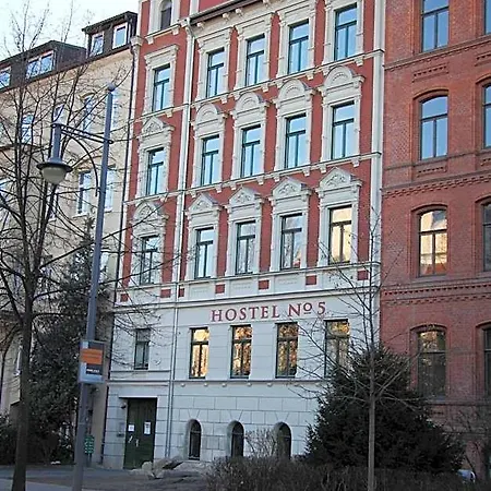 No 5 Хостел *